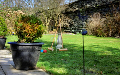 Dyffryn: Groen, Struik, Tuin, Bloempot, Gazon, Backyard, Landscaping, Werf, Kamerplant