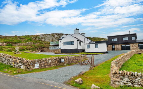 Goferydd: Gras, Huis, Landschap,  Felsen\, Dak, Landelijk Gebied, Verblijf, Huis, Land Lot, Helling