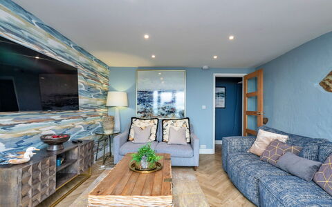 Goferydd: Meubilair, Interieur Ontwerp, Flooring, Bankstel, Verdieping, Hout, Plafond, Kamer, Woonkamer, Verlichting