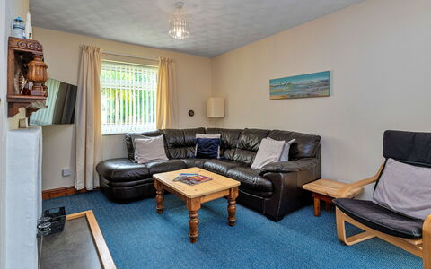 Nant Y Mynydd: Meubilair, Interieur Ontwerp, Bankstel, Flooring, Hout, Verdieping, Woonkamer, Kamer, Plafond, Huis