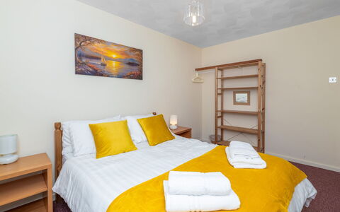 Nant Y Mynydd: Muur, Hout, Interieur Ontwerp, Slaapkamer, Bed, Verdieping, Laken, Meubilair, Flooring, Bedding