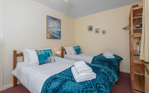 Nant Y Mynydd: Hout, Meubilair, Huis, Slaapkamer, Bed, Linens, Bed Frame, Bedding, Laken, Beits