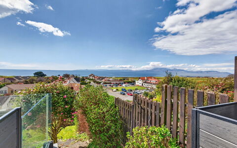 Seamill Beach House: Lucht, Blauw, Wolk, Woongebied, Voorstad, Oceaan, Cumulus, Kust, Landscaping, Meteorologisch Verschijnsel