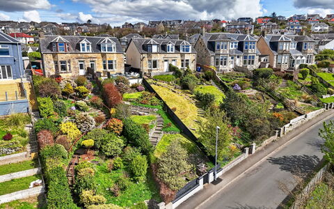 Seamill Beach House: Groen, Woongebied, Huis, Struik, Landschap, Buurt, Architectuur, Huis, Dak