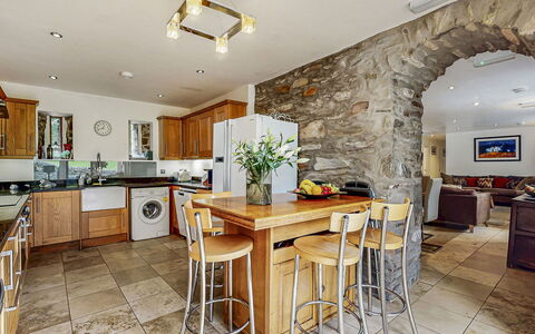 Old Barn at Ormidale House: Meubilair, Interieur Ontwerp, Flooring, Hout, Plafond, Verdieping, Tafel, Keuken, Kamer, Cabinetry