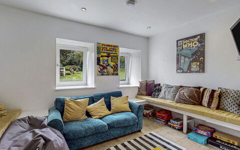 Old Barn at Ormidale House: Meubilair, Interieur Ontwerp, Bankstel, Muur, Flooring, Verdieping, Kamer, Plafond, Woonkamer, Huis