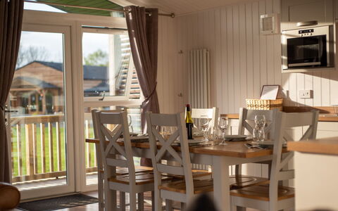 Silverwood Family Lodge: Tableware, Serveware, Kop, Koffiekop, Drinkware, Theepot, Voedsel, Dishware, Theekopje, Porselein