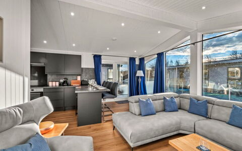 Silverwood Deluxe Chalet: Tableware, Serveware, Kop, Koffiekop, Drinkware, Theepot, Voedsel, Dishware, Theekopje, Porselein