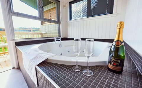 Silverwood Spa Lodge: Tableware, Serveware, Kop, Koffiekop, Drinkware, Theepot, Voedsel, Dishware, Theekopje, Porselein