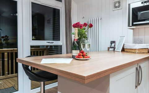 Silverwood Spa Lodge: Tableware, Serveware, Kop, Koffiekop, Drinkware, Theepot, Voedsel, Dishware, Theekopje, Porselein