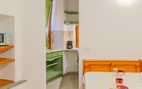 La Finestra sul Lago: Interieur Ontwerp, Plafond, Meubilair, Flooring, Verdieping, Kamer, Appartement, Cabinetry, Keuken, Countertop