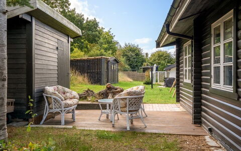 Andrina - 350M from the Sea: Gras, Hout, Struik, Verblijf, Huis, Tuin, Land Lot, Siding, Groundcover, Backyard