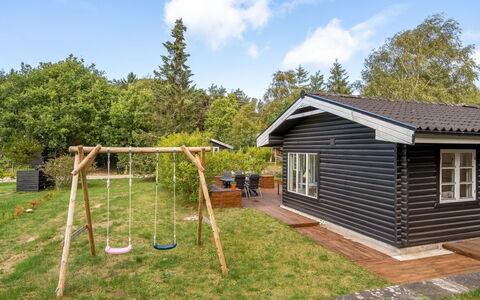 Andrina - 350M from the Sea: Huis, Verblijf, Huis, Dak, Siding, Veranda, Garden Gebouwen, Tuin, Gazon, Plank