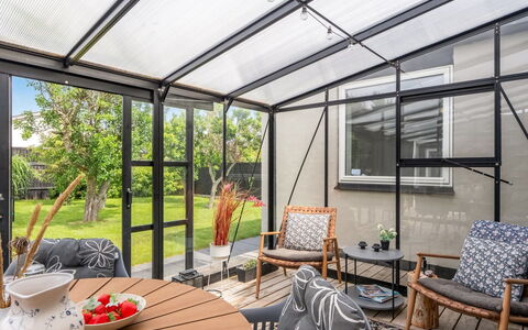 Soleil - 1.5Km from the Sea: Meubilair, Stoel, Bloempot, Buitenmeubels, Tuin, Ijzer, Kamerplant, Patio, Outdoor Structuur, Schaduw