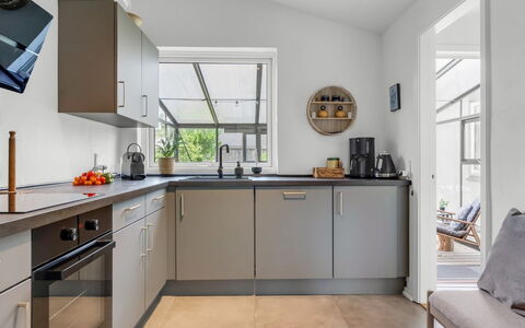 Soleil - 1.5Km from the Sea: Keuken, Countertop, Interieur Ontwerp, Toestel Van De Keuken, Cabinetry, Meubilair, Flooring, Major Appliance, Huishoudapparatuur, Plafond