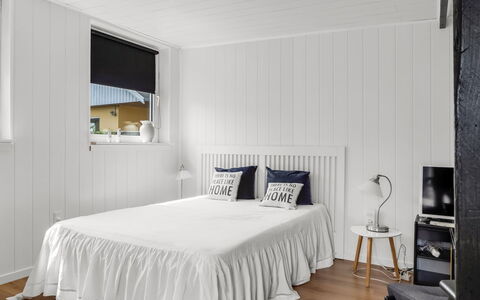 Soleil - 1.5Km from the Sea: Interieur Ontwerp, Flooring, Verdieping, Plafond, Slaapkamer, Meubilair, Linens, Bed, Bedding, Kamer