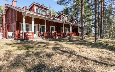 Koli Country Club B 5: Verblijf, Huis, Landgoed, Siding, Boerderij, Bos, Schuifraam, Werf, Lariks, Schaduw