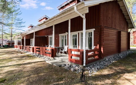 Koli Country Club B 7: Verblijf, Huis, Huis, Menselijke Nederzetting, Deur, Veranda, Siding, Landgoed, Schaduw, Werf