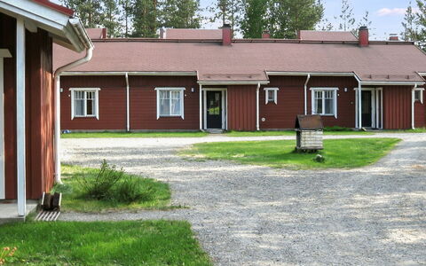 Koli Country Club B 7: Woongebied, Land Lot, Menselijke Nederzetting, Verblijf, Werf, Gazon, Oprit, Landgoed, Pool, Schaduw