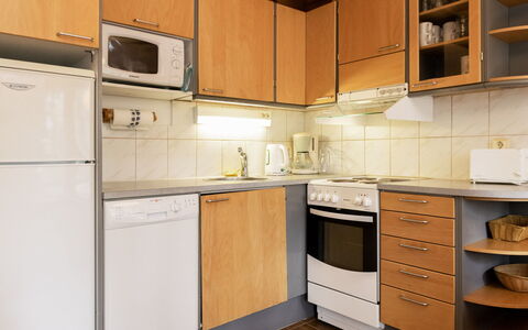 Koli Country Club B 7: Toestel Van De Keuken, Keuken, Major Appliance, Hout, Flooring, Countertop, Interieur Ontwerp, Cabinetry, Verdieping, Meubilair