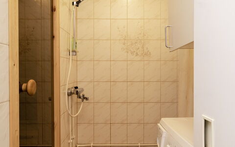 Koli Country Club B 7: Badkamer, Loodgieterswerkinrichting, Muur, Flooring, Verdieping, Interieur Ontwerp, Douchekop, Kraan, Douche, Loodgieter
