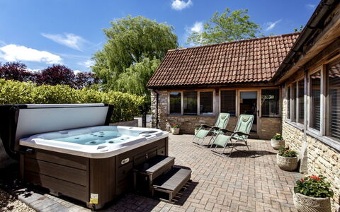 The Cottages Collection at Rusty Lane Farm: Zwembad, Bad, Toevlucht, Buitenmeubels, Eco Hotel, Schaduw, Werf, Jacuzzi, Binnenplaats