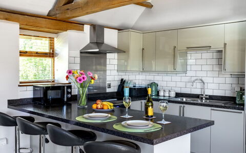 The Cottages Collection at Rusty Lane Farm: Meubilair, Keuken, Interieur Ontwerp, Countertop, Flooring, Toestel Van De Keuken, Cabinetry, Lichte Inrichting, Major Appliance, Hout