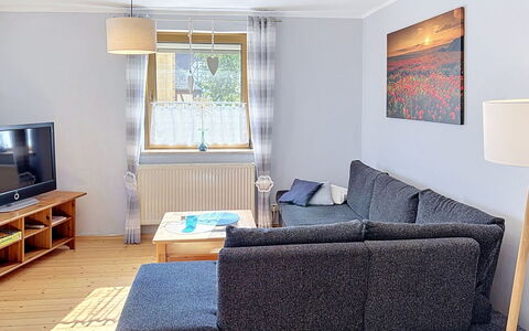 Albert: Meubilair, Interieur Ontwerp, Bankstel, Flooring, Verdieping, Hout, Woonkamer, Kamer, Tafel, Verlichting