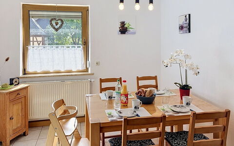 Albert: Meubilair, Interieur Ontwerp, Flooring, Hout, Tafel, Eetkamer, Stoel, Keuken En Eettafel, Verdieping, Kamer