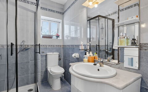 Goya - Mar de Cristal: Badkamer, Loodgieterswerkinrichting, Wastafel, Interieur Ontwerp, Toilet, Wastafel In De Badkamer, Kraan, Wc Bril, Flooring, Loodgieter