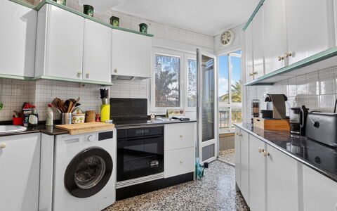 Goya - Mar de Cristal: Toestel Van De Keuken, Keuken, Major Appliance, Flooring, Interieur Ontwerp, Huishoudapparatuur, Countertop, Verdieping, Cabinetry, Plafond