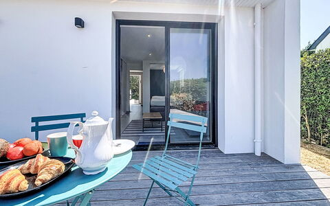 Beg en Aud: Meubilair, Buitenmeubels, Stoel, Buitentafel, Keuken En Eettafel, Kamerplant, Fiets, Balkon, Aluminium