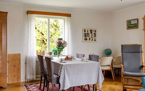 Lantdrömmen: Meubilair, Interieur Ontwerp, Flooring, Verdieping, Stoel, Tafel, Eetkamer, Hout, Kamer, Keuken En Eettafel