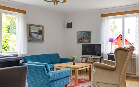 Lantdrömmen: Meubilair, Interieur Ontwerp, Flooring, Bankstel, Verdieping, Hout, Kamer, Tafel, Woonkamer, Plafond