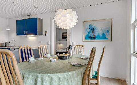 Jale - 300M from the Sea: Meubilair, Interieur Ontwerp, Lichte Inrichting, Plafond, Flooring, Hout, Eetkamer, Kroonluchter, Stoel, Verdieping