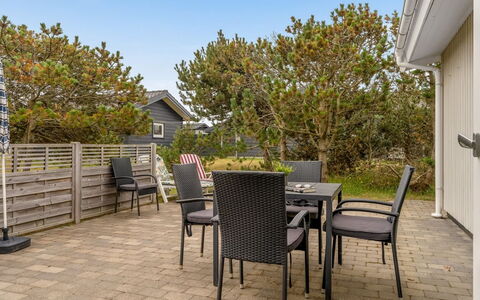 Jale - 300M from the Sea: Meubilair, Buitenmeubels, Stoel, Buitentafel, Tafel, Keuken En Eettafel, Patio, Schaduw, Tuin, Beits