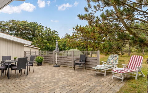Jale - 300M from the Sea: Buitenmeubels, Meubilair, Land Lot, Stoel, Schaduw, Tuin, Buitentafel, Patio, Dek