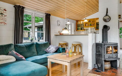 Söffren - 450M to the Fjord: Hout, Meubilair, Flooring, Interieur Ontwerp, Verdieping, Huis, Kamer, Woonkamer, Plafond, Bankstel
