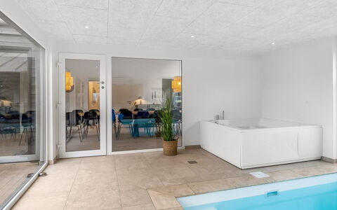 Filippine - 800M from the Sea: Meubilair, Buitenmeubels, Stoel, Tafel, Buitentafel, Patio, Tuin, Keuken En Eettafel, Schaduw, Koffietafel