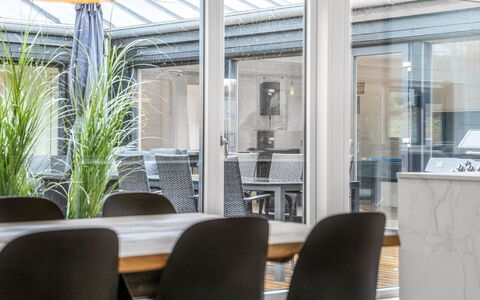 Filippine - 800M from the Sea: Verdieping, Plafond, Zwembad, Toevlucht, Ontwerp, Stoel, Daylighting, Hotel, Villa, Penthouse