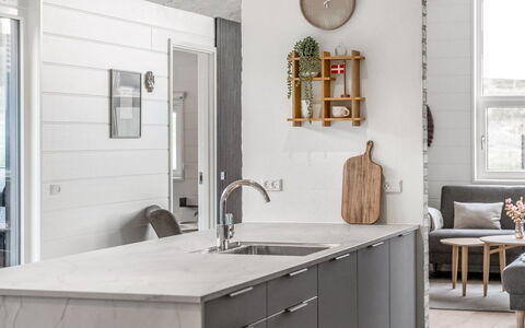 Filippine - 800M from the Sea: Meubilair, Flooring, Countertop, Keuken, Hout, Interieur Ontwerp, Toestel Van De Keuken, Verdieping, Cabinetry, Huishoudapparatuur