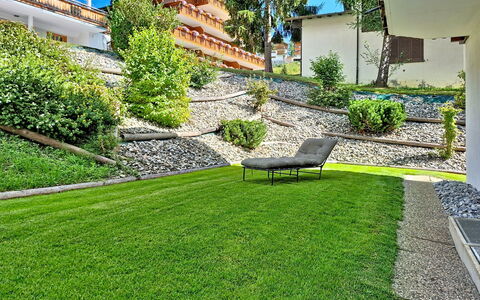 Résidence Mila N°2: Gras, Landschap, Tuin, Gazon, Groundcover, Landscaping, Werf, Kunstgras, Eco Hotel, Backyard