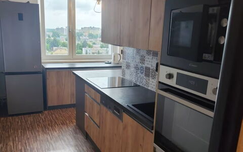 Elizabeth: Toestel Van De Keuken, Major Appliance, Flooring, Hout, Keuken, Countertop, Interieur Ontwerp, Cabinetry, Verdieping, Meubilair