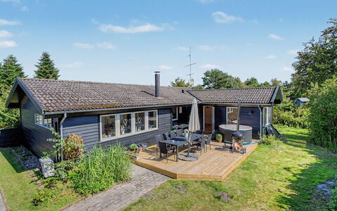 Leve - 300M from the Sea: Huis, Dak, Verblijf, Huis, Groundcover, Landgoed, Boerderij, Werf, Tuin, Siding