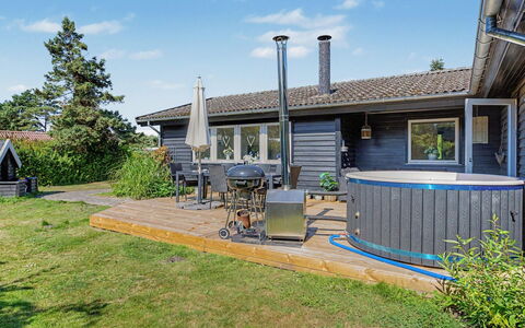 Leve - 300M from the Sea: Hout, Dak, Huis, Huis, Verblijf, Samengesteld Materiaal, Buitenmeubels, Schaduw, Tuin, Dek