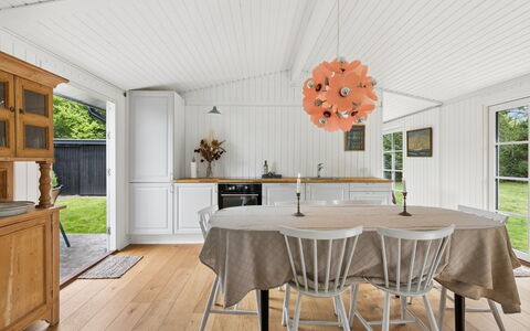 Brynja - 2.5Km from the Sea: Hout, Flooring, Interieur Ontwerp, Plafond, Verdieping, Meubilair, Houten Vloer, Keuken En Eettafel, Lichte Inrichting, Eetkamer