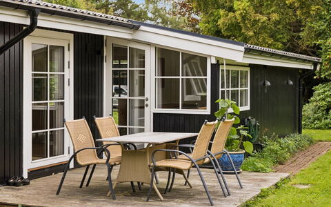 Brynja - 2.5Km from the Sea: Deur, Buitenmeubels, Stoel, Tuin, Hardwood, Werf, Schaduw, Beits, Ontwerp, Patio