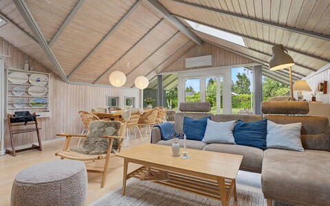 Aleksis - 900M from the Sea: Interieur Ontwerp, Hout, Meubilair, Plafond, Flooring, Verdieping, Bankstel, Woonkamer, Houten Vloer, Kamer