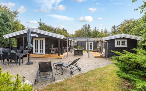 Marjanna - 500M to the Fjord: Huis, Huis, Dak, Verblijf, Deur, Landgoed, Siding, Veranda, Werf, Tuin