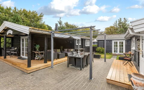 Marjanna - 500M to the Fjord: Dak, Huis, Deur, Verblijf, Dek, Schaduw, Outdoor Structuur, Werf, Veranda, Pergola